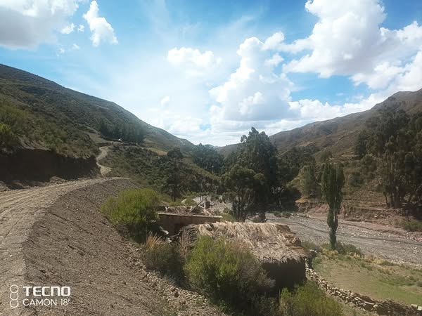 camino mejorado Corallpampa Comuna Bolivar