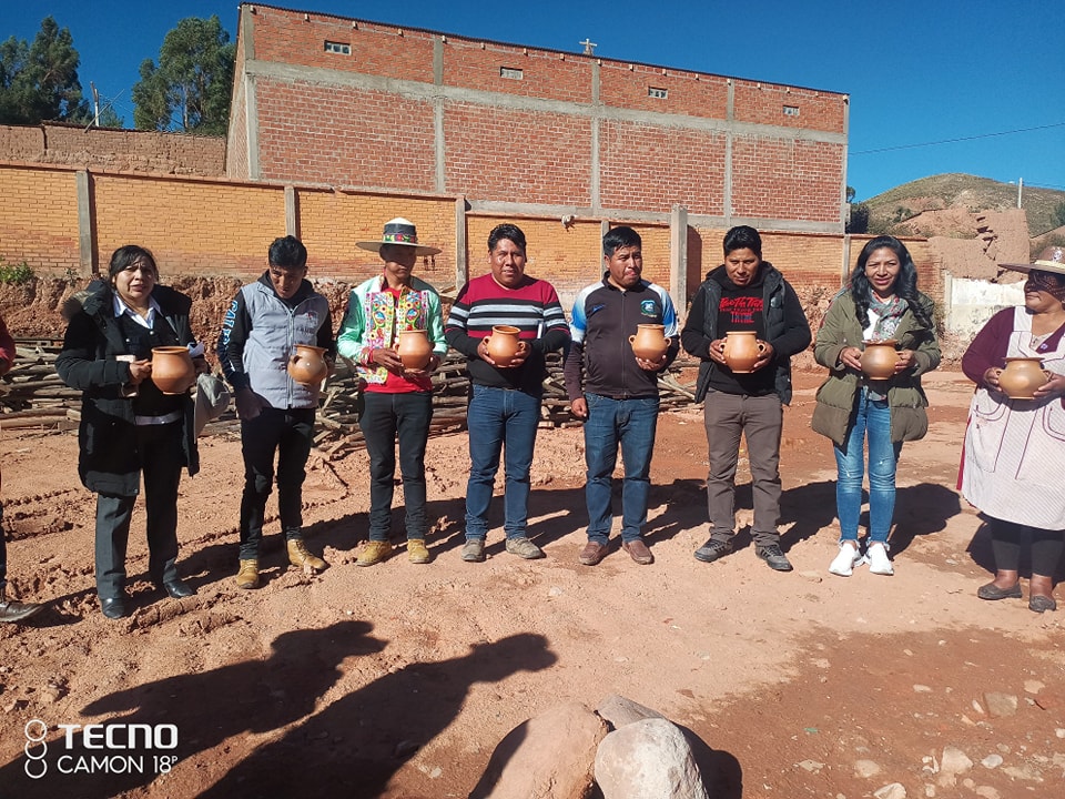 alcalde Ignacio Characayo con estudiantes