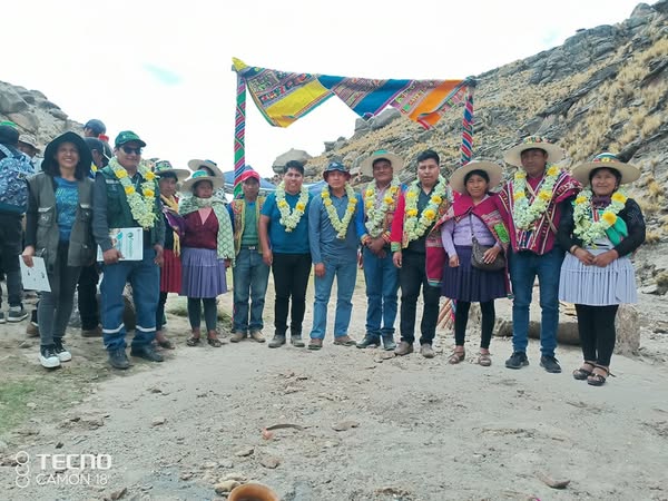 Autoridades en inicio de obra puente Portumayo en Bolivar